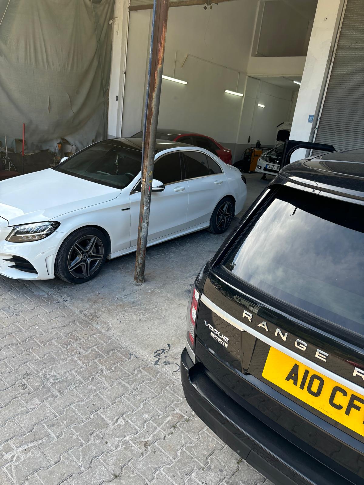 Marmaris’te araç kaporta onarımı öncesi ve sonrası görüntüsü